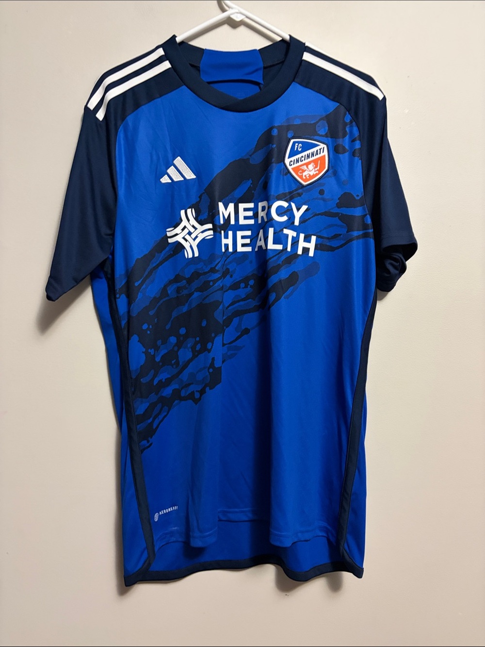 adidas Blue FC Cincinnati Soccer Jersey Vasquez Size Large